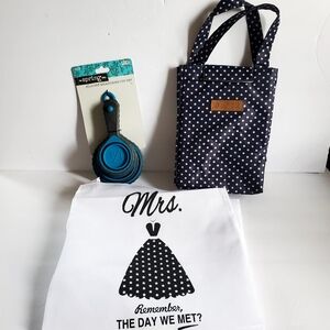 Kitchen Set Apron,Lunch Bag Silicone Measuring Cup Set